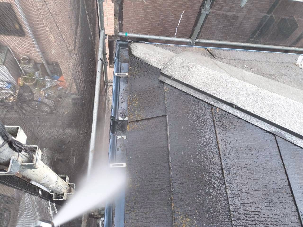 屋根先端部の高圧洗浄の確認